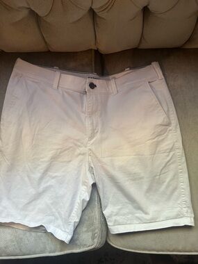 Men's White 9” inseam Flat-Front Casual Shorts